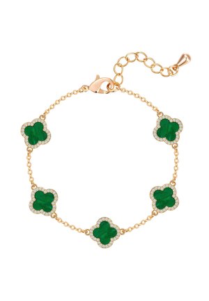 Bracciale a catena d'oro con cinque ciondoli a forma di quadrifoglio verdi, ognuno bordato da piccole pietre bianche, e una chiusura a moschettone con maglie regolabili.