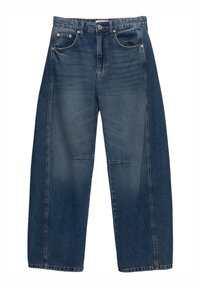 Jean denim bleu à jambes larges avec une taille haute, des poches avant, une fermeture par bouton et zip, et des panneaux latéraux plus foncés en contraste.