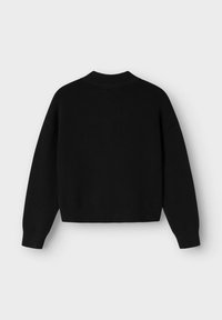 Schwarzer Strickpullover mit langen Ärmeln, gerippten Bündchen, Saum und Stehkragen, flach von hinten auf einem hellen Hintergrund gezeigt.