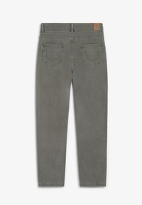 Jeans verdes de corte ajustado con una textura suave, cinco bolsillos y trabillas para cinturón. Etiqueta de cuero marrón en la cintura.