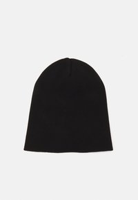 Bonnet en tricot noir avec un dessus arrondi et des côtés coniques. Fabriqué dans un tissu doux et extensible, présentant une texture lisse et sans logos visibles.