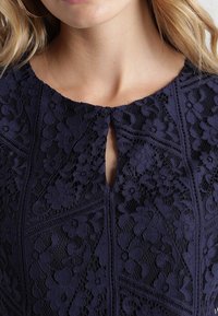 Wallis Sukienka etui