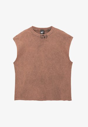 Chemise marron à manches courtes avec un col rond et une texture vieillie. Présente une étiquette imprimée sur le devant avec les lettres "SND."