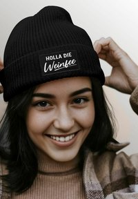 MoonWorks MIT PATCH MIT SPRUCH HOLLA DIE WEINFEE LUSTIG  - Beanie - schwarz