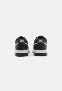 New Balance Basketsko - black