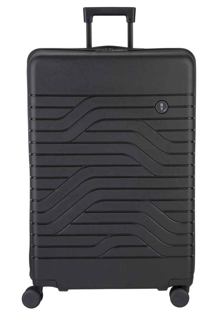 Valigia rigida nera con una superficie testurizzata a onde, manico retrattile e quattro ruote per la mobilità. Presenta un logo circolare sul davanti.