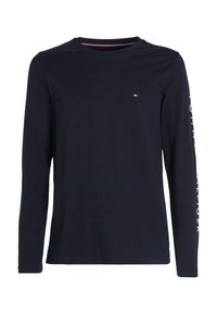 Langärmeliges marineblaues T-Shirt aus Baumwolle mit kleinem Logo auf der Brust und vertikal auf dem linken Ärmel gedrucktem Text.