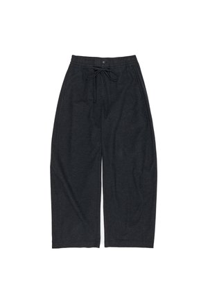 Pantalones de pierna ancha en gris oscuro, confeccionados con una tela suave y texturizada. Cuentan con una cintura con cordón y un cierre de botón en la parte delantera.
