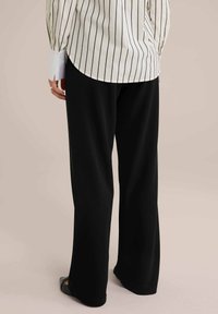 WE Fashion Auduma bikses - black