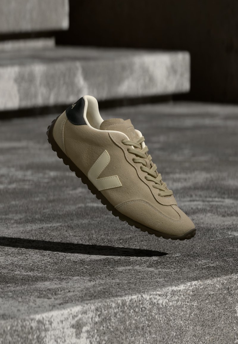 Veja GT taupe pierre/taupe