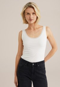 Unselected, white
