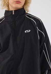 YOURTURN UNISEX - Viegla jaka - true black