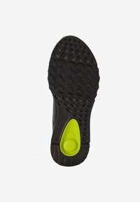 Suola della scarpa in gomma nera testurizzata, con motivi di trazione arrotondati e un accento verde brillante al centro per una maggiore aderenza.