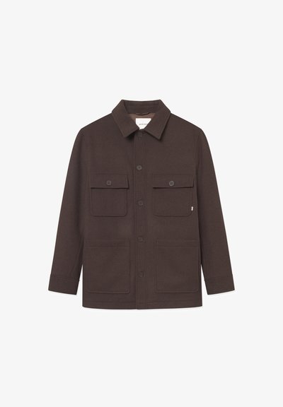 Ruda vilnos mišinio striukė su apykakle, priekyje su mygtukų užsegimu, dviem krūtininėmis kišenėmis ir dviem šoninėmis kišenėmis. Lygi tekstūra su struktūrizuotu dizainu.