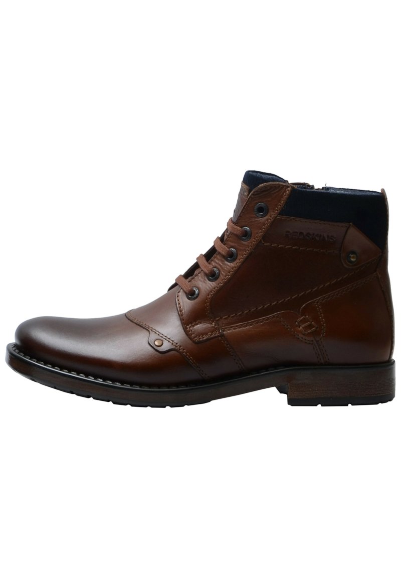 Stivale alla caviglia in pelle marrone con punta arrotondata, design alla marinara con lacci e colletto in tessuto blu. Presenta occhielli metallici e dettagli di cucitura.