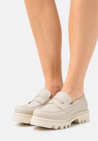 Kanna Sapatos sem atacadores - beige