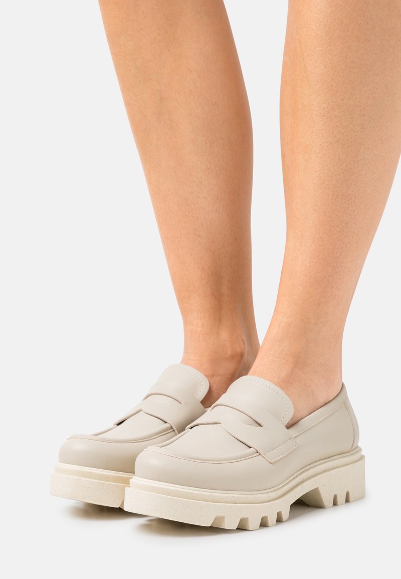 Kanna Sapatos sem atacadores - beige