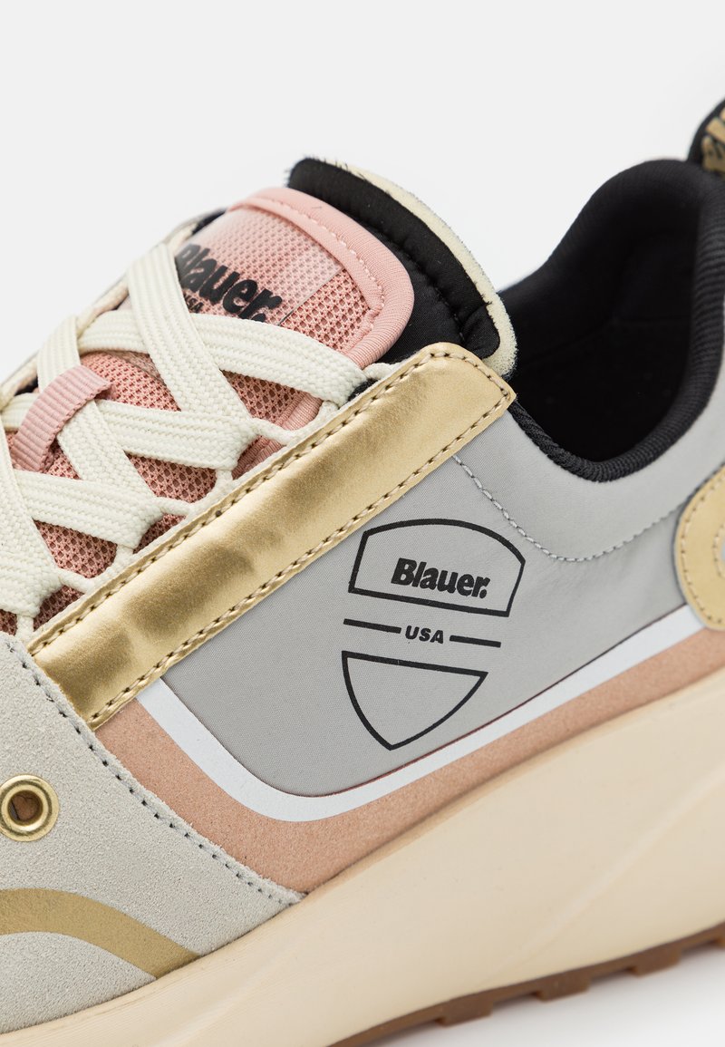 Damen Sneaker low | Blauer DAISY Sneaker low nude/gold/beige - NZ98432 Damen Sneaker low | Blauer DAISY Sneaker low nude/gold/beige - NZ98432