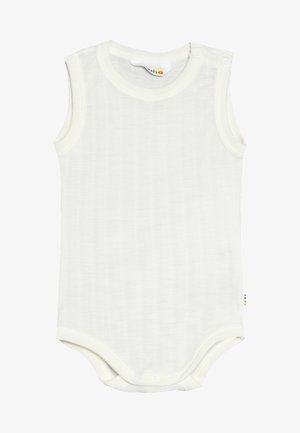 Witte mouwloze babybody van zacht, ademend materiaal met een gestructureerde afwerking, voorzien van drukknopen op de schouder en onderkant.