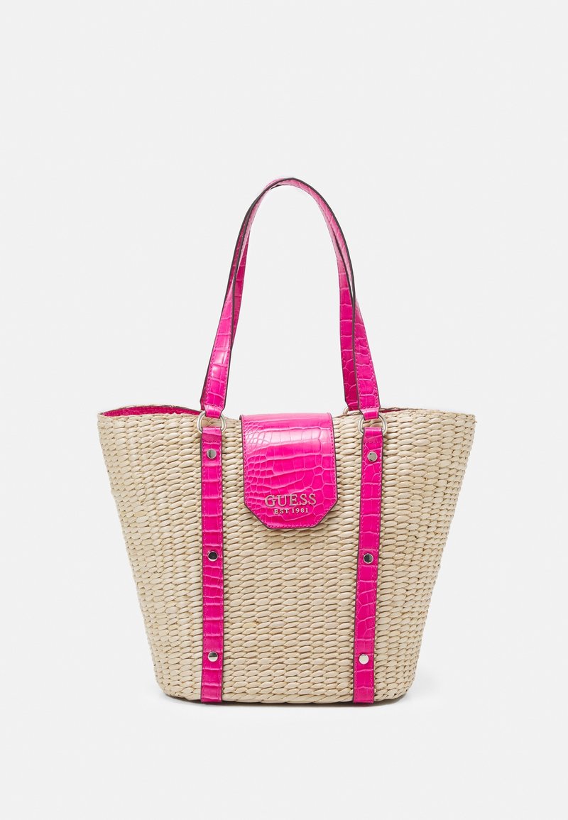 Borsa a spalla in paglia con accentuazione in finta pelle di coccodrillo rosa, base piatta, due manici e chiusura a patta magnetica con dettaglio del logo in rilievo.
