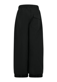Zwarte, knielange cargo-broeken met een elastische tailleband, voorzien van een zijzak en gerimpelde boorden voor een comfortabele pasvorm. Gladde textuur.