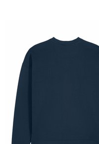 Felpa blu navy con scollo rotondo, maniche lunghe e polsini e orlo a costine. Texture liscia, senza motivi o disegni visibili.