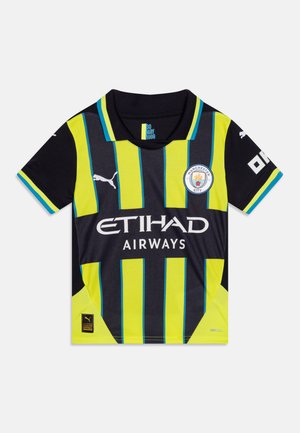 Camisa de fútbol del Manchester City en negro, amarillo y azul. Presenta rayas verticales, cuello y logo con el texto "ETIHAD AIRWAYS". Material DryCELL.
