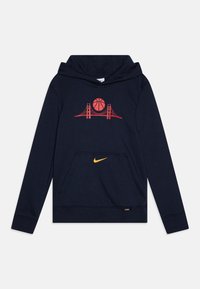 Mornarska majica s kapuljačom od mekanog materijala, s crvenom grafikom košarkaške lopte iznad mosta i malim žutim Nike logom na džepu.