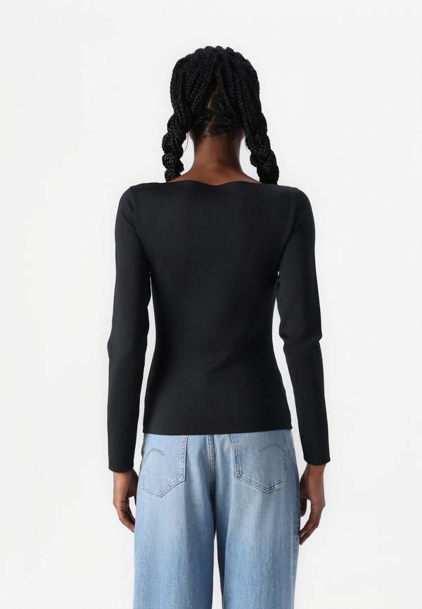 Long-Sleeve Sculpt Matte Fabric Tuckable Slash Top - Long sleeved top4