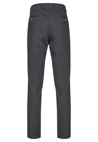 Szare lniane spodnie o gładkiej strukturze, zwężanym kroju oraz dwóch tylnych kieszeniach z metalowymi oczkami. Pętelki na pasek i schludne szwy.