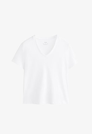 Valkoinen lyhythihainen V-pääntie t-paita, joka on valmistettu pehmeästä puuvillasta. Malli on rento ja kauluksessa on näkyvillä etiketti. Ei kuvioita tai yksityiskohtia.