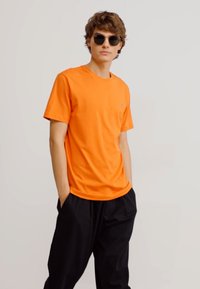 GANT SHIELD - T-Shirt basic - pumpkin orange
