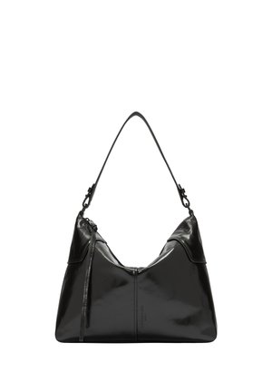 Schwarze Leder-Hobo-Tasche mit geschwungenem Profil, glänzender Oberfläche, metallischen Beschlägen und einem langen Schulterriemen. Verfügt über einen Reißverschluss und dezente Markenkennzeichnung.