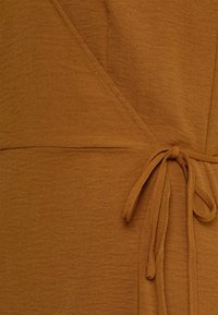 ONLY Tall ONLMETTE WRAP MIDI DRESS - Dnevna obleka - toffee