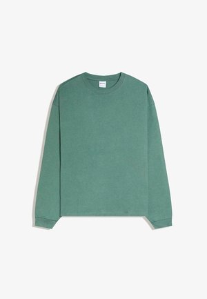 Koszulka z długim rękawem i okrągłym dekoltem w stonowanym zielonym kolorze, gładki design z prążkowanymi mankietami, pokazana na płasko na białym tle.