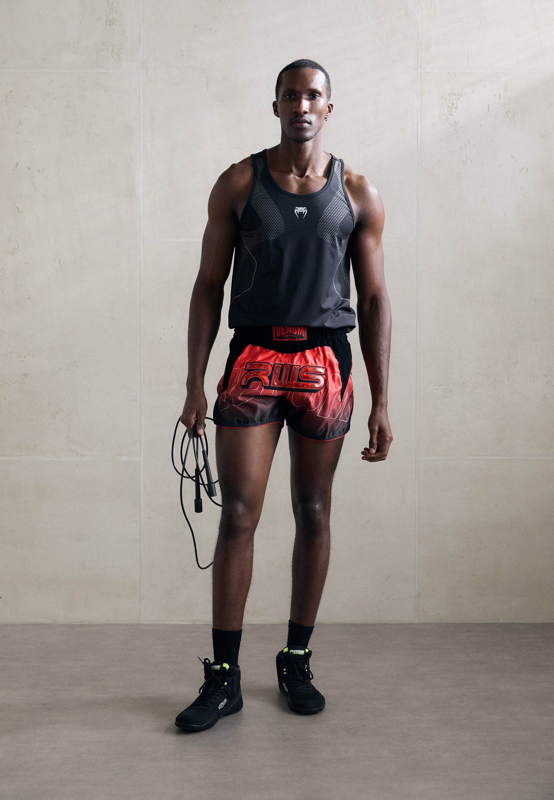 Venum RWS 2.0 MUAY THAI SHORTS - Sports shorts - black/red/black