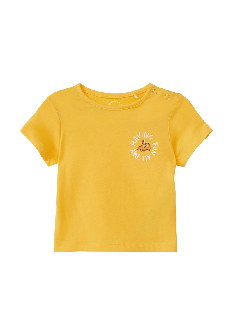 Geel katoenen T-shirt met korte mouwen, voorzien van een ronde halslijn en zijknopen, versierd met de tekst "HEB VERRASSEND DE HELE DAG" en een afbeelding.