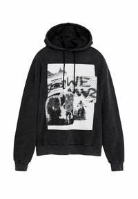 Felpa nera con cappuccio, caratterizzata da una grande stampa grafica in bianco e tonalità di grigio. Il materiale sembra morbido, con una vestibilità rilassata e polsini a coste.