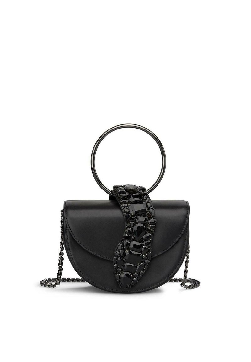 Czarna skórzana torebka o półokrągłym kształcie, z dekoracyjnym paskiem akcentowanym czarnymi kamieniami oraz okrągłym metalowym uchwytem.