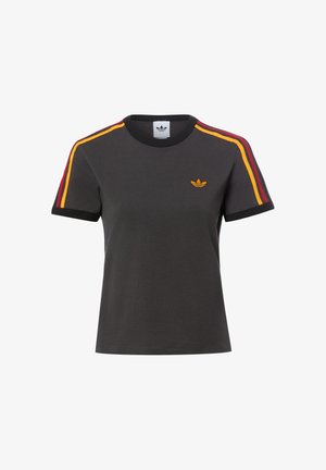 Donkergrijs Adidas T-shirt met rode en gele strepen op de schouders en een klein geel logo op de borst.