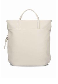Sac à dos en cuir crème avec une texture lisse, doté d'une poignée supérieure, d'une fermeture éclair et de coutures personnalisées. Design et forme minimalistes.