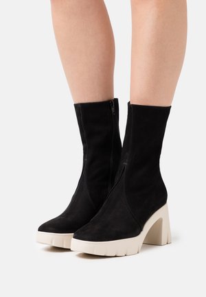 Högl, Bottines à plateau - black