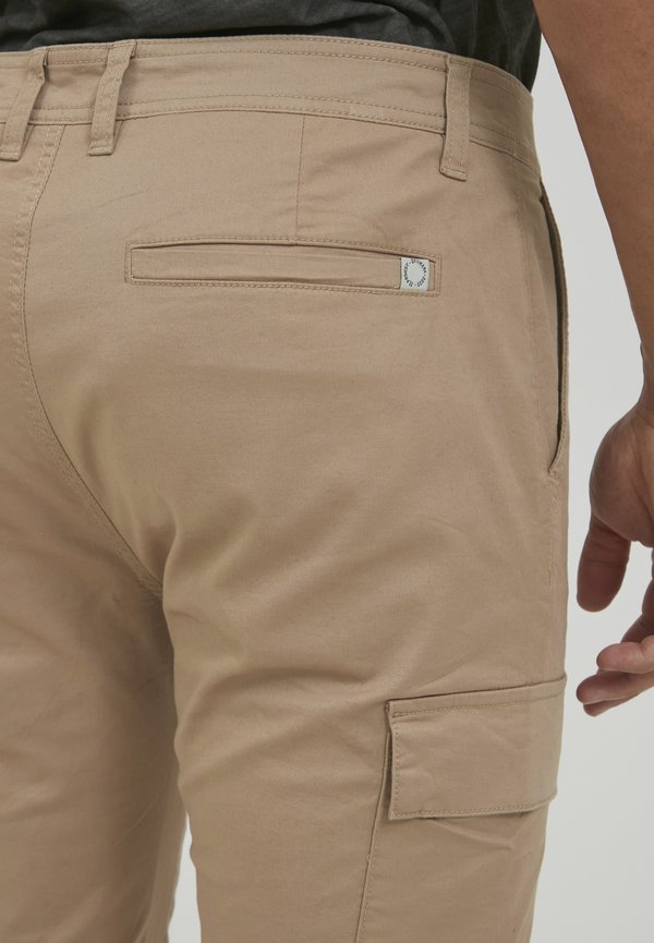 PRLOUKA REGULAR FIT - Cargo trousers - dune3