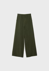 Hosen mit weitem Bein in Dunkelgrün, mit elasticem Bund, glatter Textur und ohne sichtbare Taschen; minimalistisches Design.