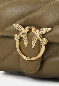 Pinko LOVE PUFF MINI - Torba čez telo - piantagione/antique gold