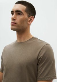 Next REGULAR - T-shirt basic - neutral brown