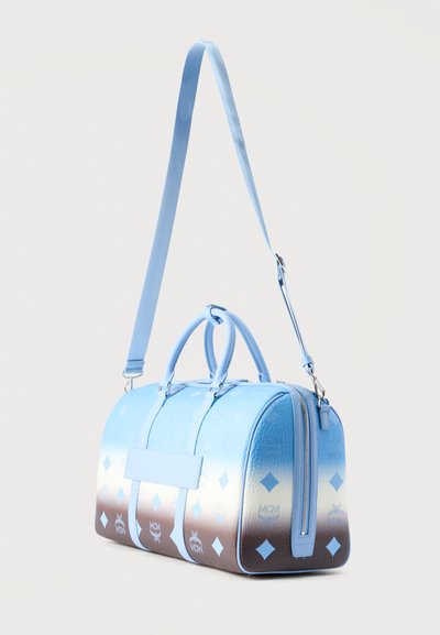 Τσάντα χειρός από δέρμα με διαβάθμιση σε ανοιχτό μπλε και καφέ χρώμα, με διαμάντι σχέδια, δύο λαβές και ρυθμιζόμενο ιμάντα ώμου.