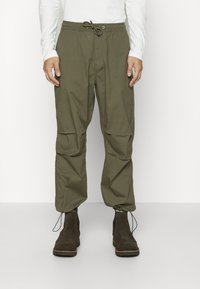 INDICODE JEANS WIDE PARACHUTE - Bukser - army
