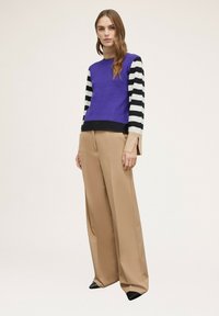 Motivi CON MANICHE A RIGHE - Strickpullover - viola