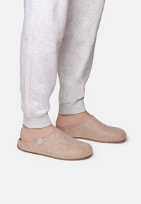 Toni Pons Papuče - beige